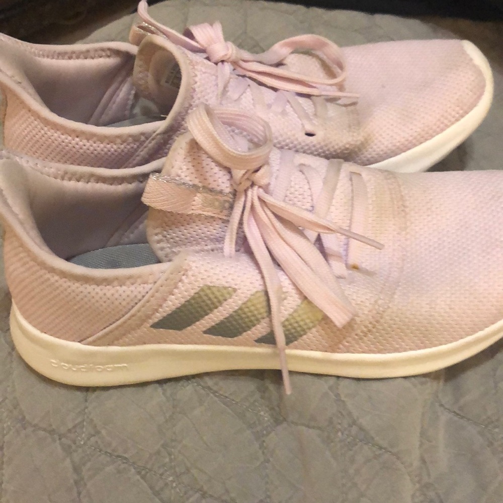 Adidas memory foam. Kids size 5.5, W 6.5